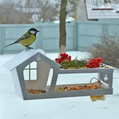 Кормушка для птиц House for Birds оконная «Домик» 150 х 370 х 125 мм (пластик, цвета в ассортименте) (6061)